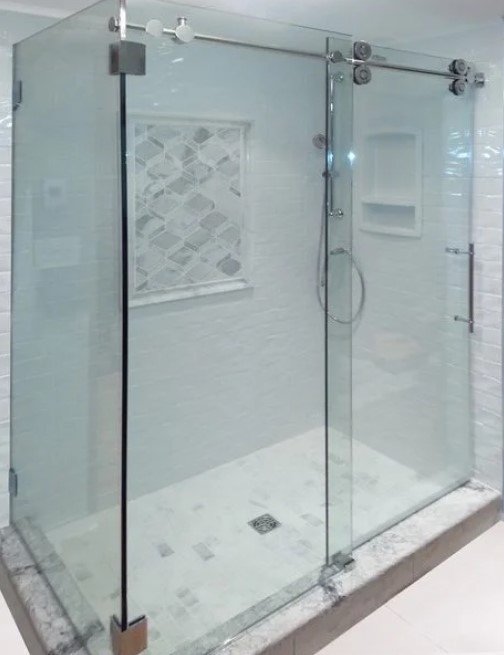 Shower Doors Dubai – 10 mm Frameless & Sliding Tempered Glass Shower Enclosures, Curved, Etched, Sandblasted & Decorative Bathroom Shower Doors by INFOCUS Glass & Aluminium Works, UAE
